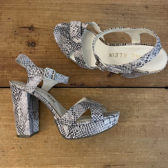 ANNE KLEIN SNAKESKIN HEELS SIZE 9 - Picture 4 of 6
